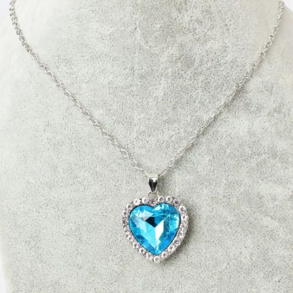 NEW Crystal Love Necklace Sales Statement Necklace - Picture 2 of 3